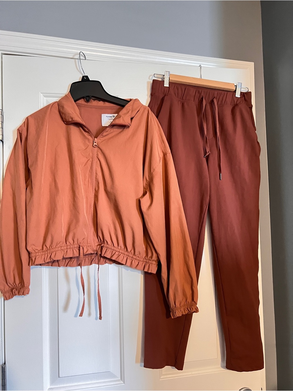 Women's Two-Piece Lightweight Zip Jacket & Drawstring Pants Set - Rust